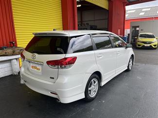 2009 Toyota Wish - Thumbnail