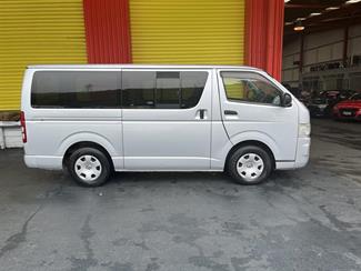 2009 Toyota Hiace - Thumbnail