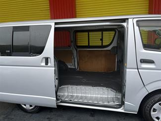 2009 Toyota Hiace - Thumbnail