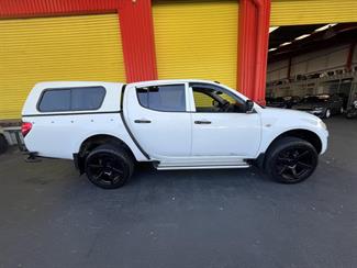 2010 Mitsubishi Triton - Thumbnail