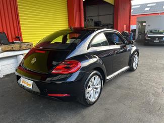 2013 Volkswagen Beetle - Thumbnail