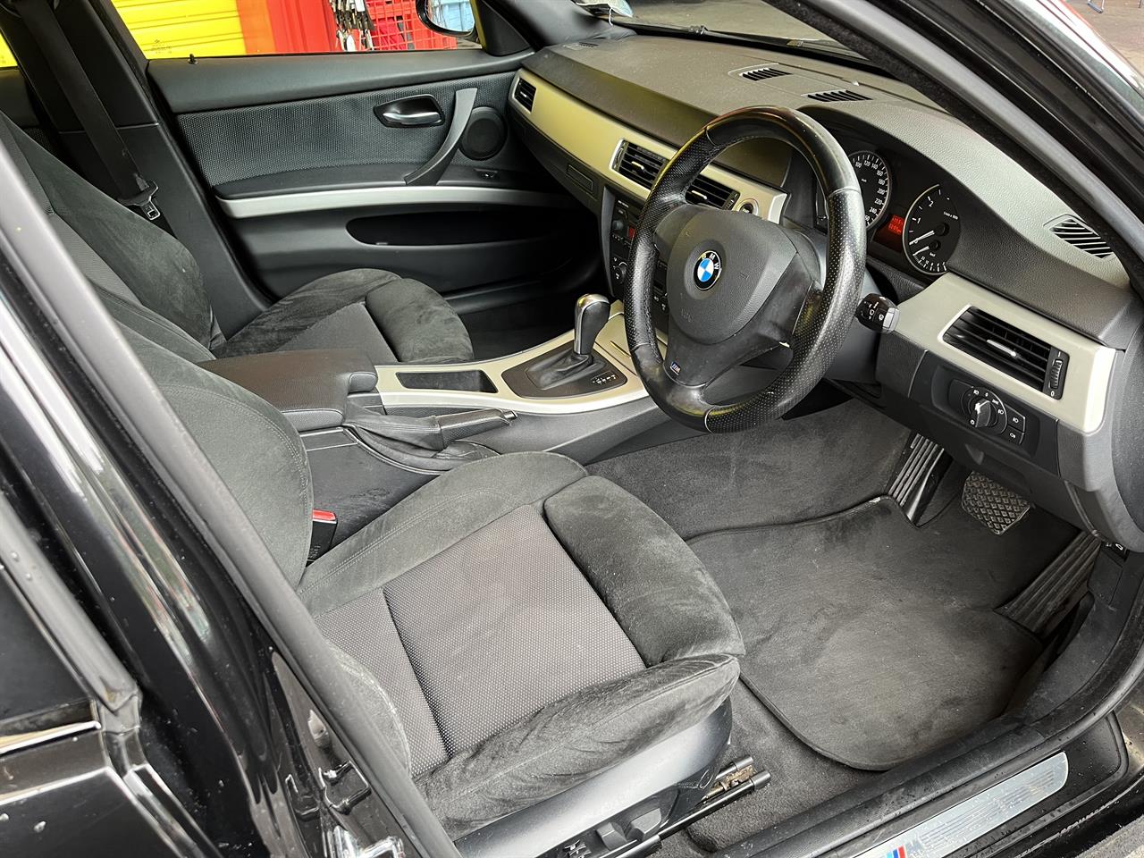 2007 BMW 320i