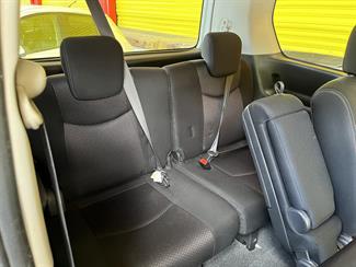 2013 Nissan Serena - Thumbnail