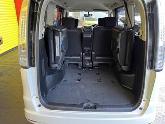 2013 Nissan Serena - Thumbnail