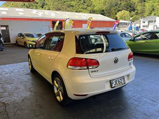 2011 Volkswagen Golf - Thumbnail