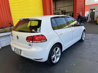 2011 Volkswagen Golf - Thumbnail