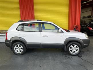 2005 Hyundai TUCSON - Thumbnail