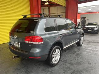 2005 Volkswagen Touareg - Thumbnail