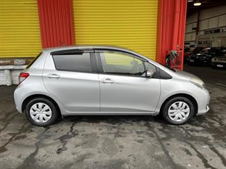 2014 Toyota Vitz - Thumbnail