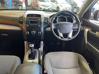 2010 Kia Sorento R - Thumbnail