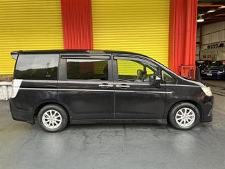 2012 Honda STEPWAGON - Thumbnail