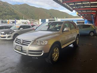 2005 Volkswagen Touareg - Thumbnail