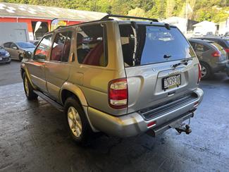 2000 Nissan pathfinder - Thumbnail