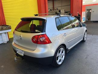 2005 Volkswagen Golf - Thumbnail