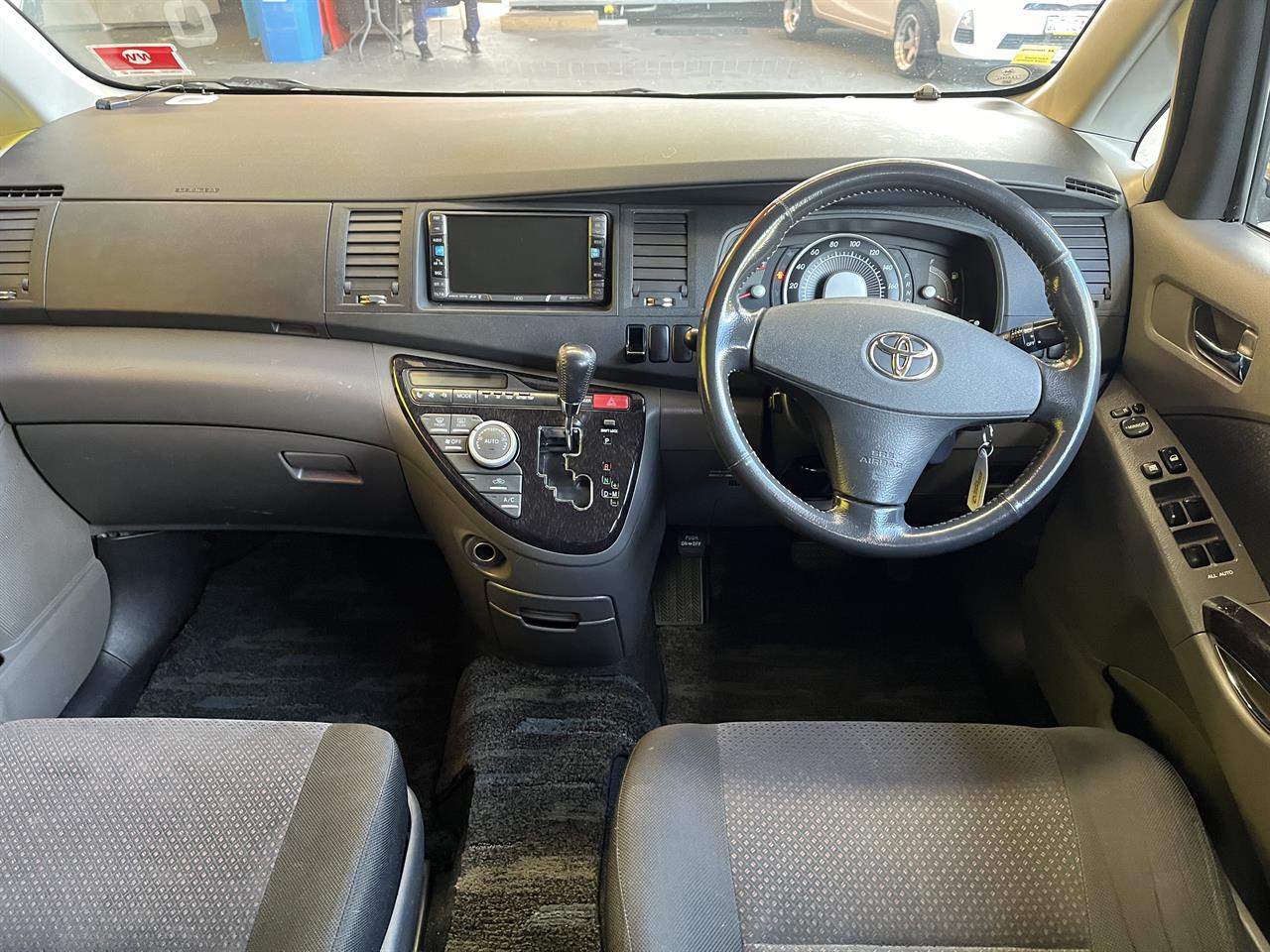 2005 Toyota ISIS