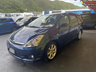 2005 Toyota Wish - Thumbnail