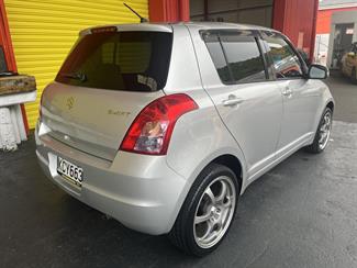 2009 Suzuki Swift - Thumbnail