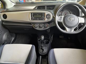 2013 Toyota YARIS - Thumbnail