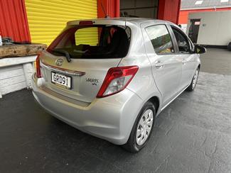 2013 Toyota YARIS - Thumbnail