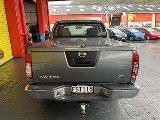 2011 Nissan Navara - Thumbnail