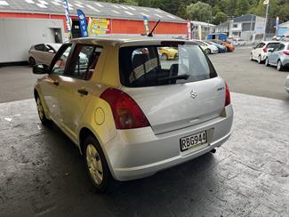 2005 Suzuki Swift - Thumbnail