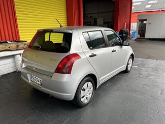 2005 Suzuki Swift - Thumbnail