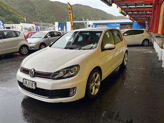 2010 Volkswagen Golf - Thumbnail