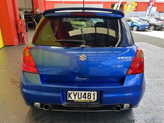 2010 Suzuki Swift - Thumbnail