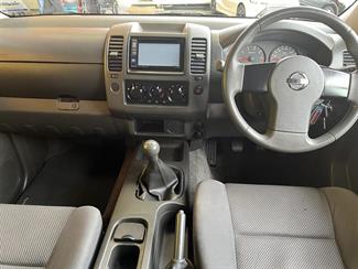 2010 Nissan Navara - Thumbnail