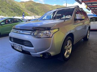 2013 Mitsubishi Outlander - Thumbnail