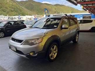 2006 Mitsubishi Outlander - Thumbnail