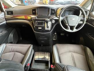 2014 Nissan ELGRAND - Thumbnail