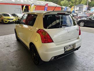 2005 Suzuki Swift - Thumbnail