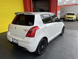 2005 Suzuki Swift - Thumbnail