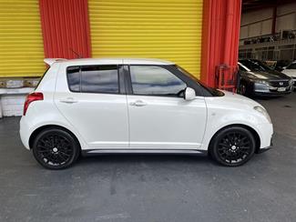 2005 Suzuki Swift - Thumbnail