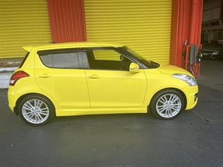 2013 Suzuki Swift - Thumbnail