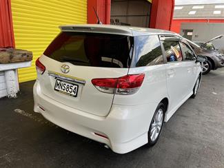 2010 Toyota Wish - Thumbnail