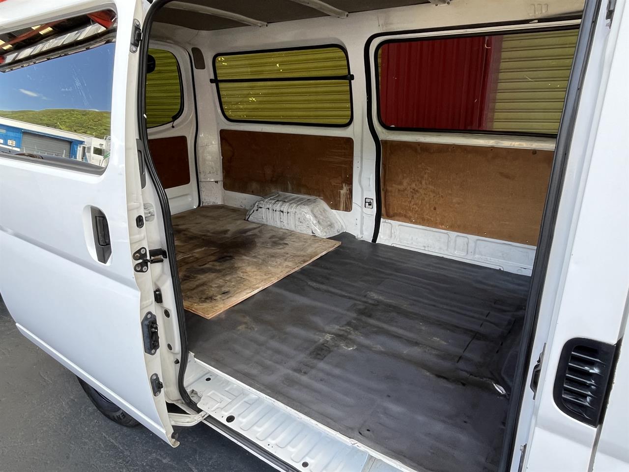 2010 Nissan Caravan