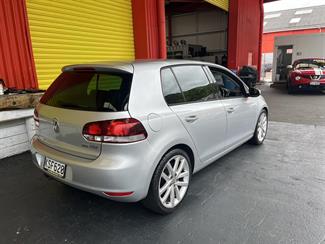 2009 Volkswagen Golf - Thumbnail