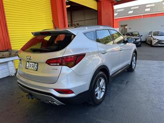 2018 Hyundai Santa Fe - Thumbnail