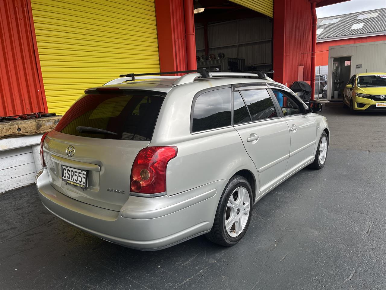 2004 Toyota Avensis