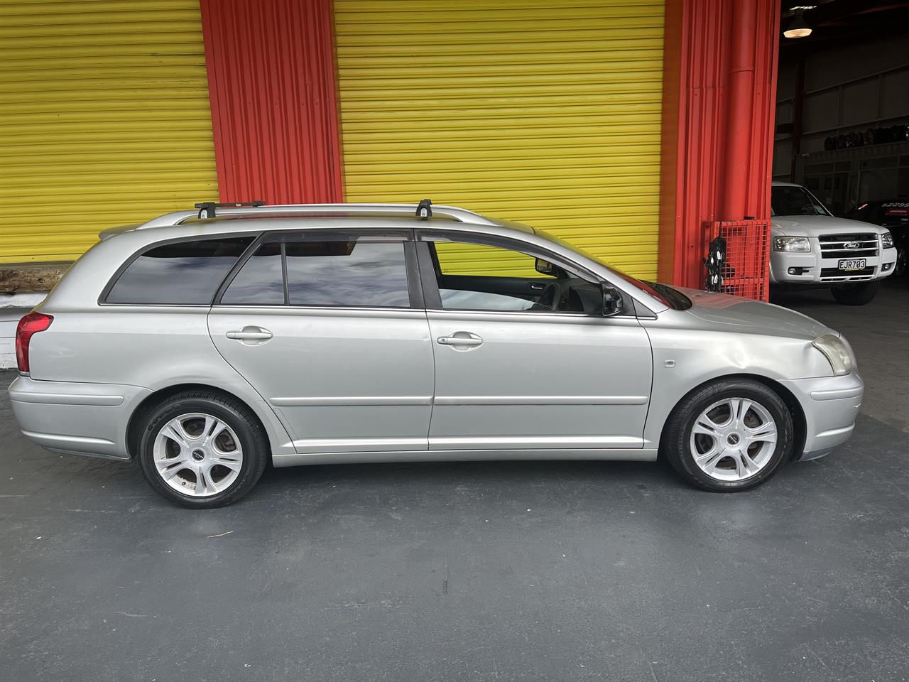 2004 Toyota Avensis