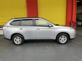 2013 Mitsubishi Outlander - Thumbnail