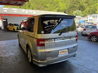 2009 Mitsubishi DELICA - Thumbnail