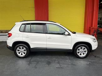 2008 Volkswagen Tiguan - Thumbnail