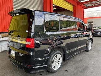 2007 Mitsubishi Delica - Thumbnail