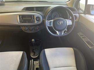 2013 Toyota YARIS - Thumbnail